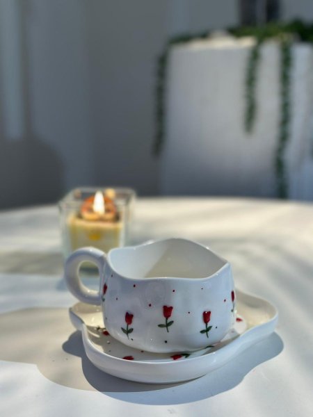 فنجان وردة مع كوستر